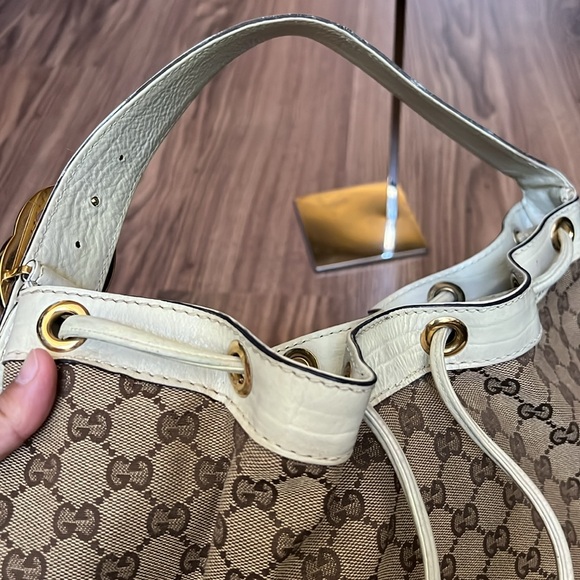 A301- 💯% authentic Gucci shoulder bag - Picture 8 of 16